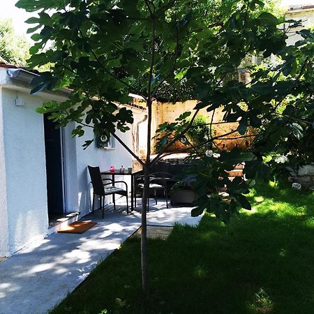 Lux Apartments In Downtown Pula Exterior foto