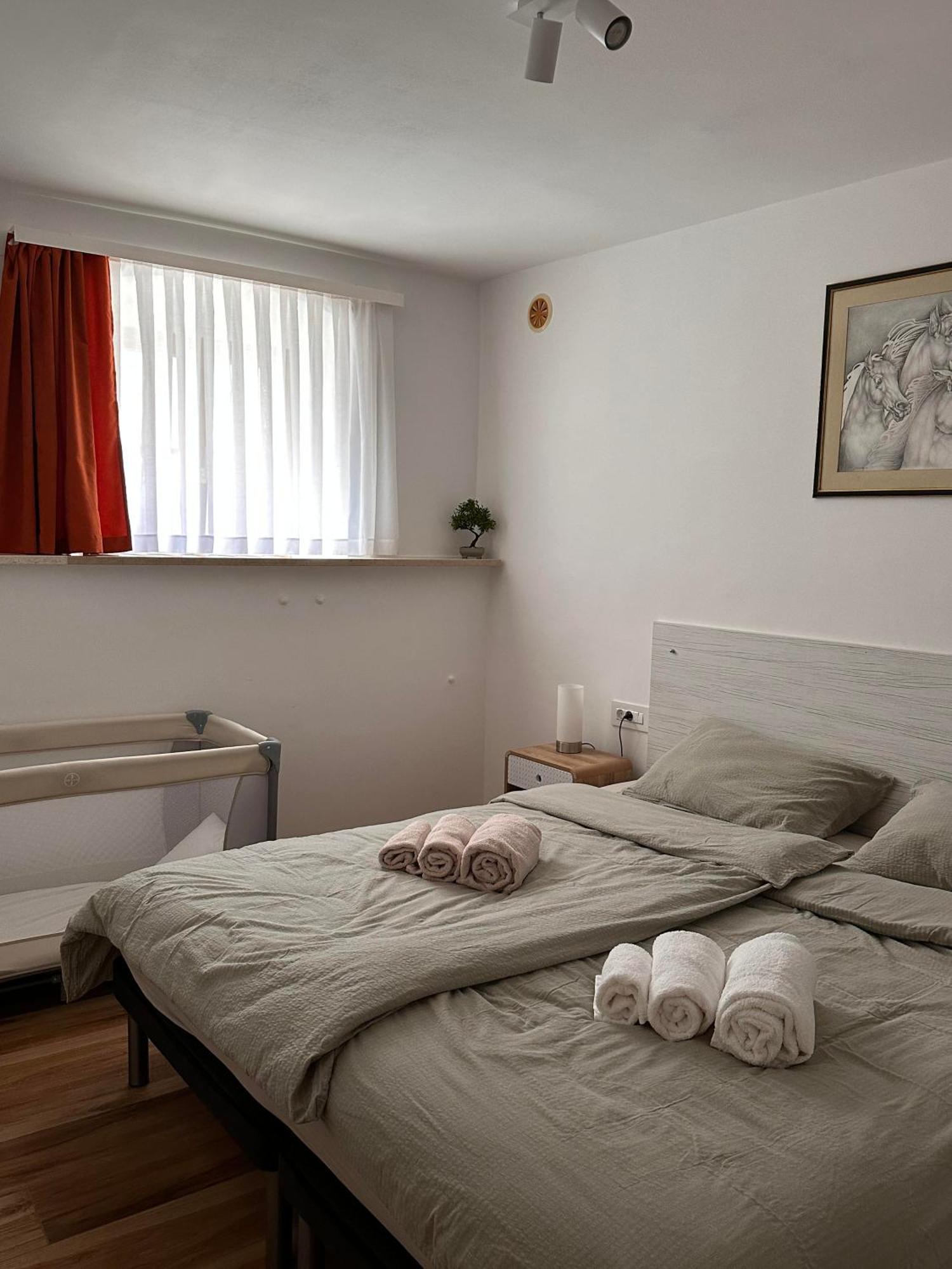 Lux Apartments In Downtown Pula Exterior foto